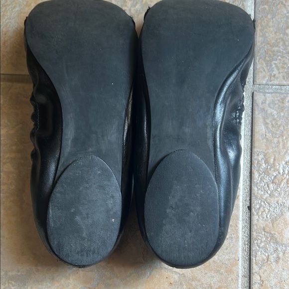 Tory Burch Black Leather Loafers with Gold Hardware - Picture 4 of 9